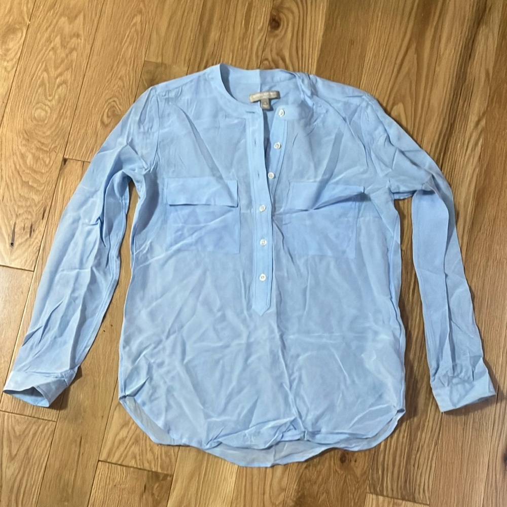 Banana Republic silk long sleeve blouse with pockets and buttons size Small